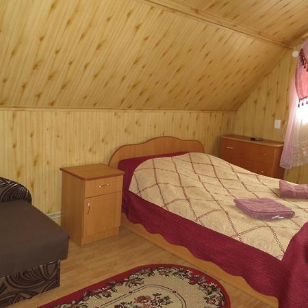 טטאריב Bilyy Kamin Guest House חדר תמונה