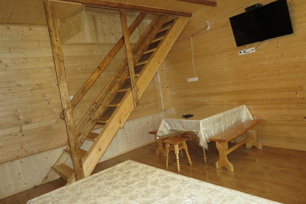 טטאריב Bilyy Kamin Guest House מראה חיצוני תמונה