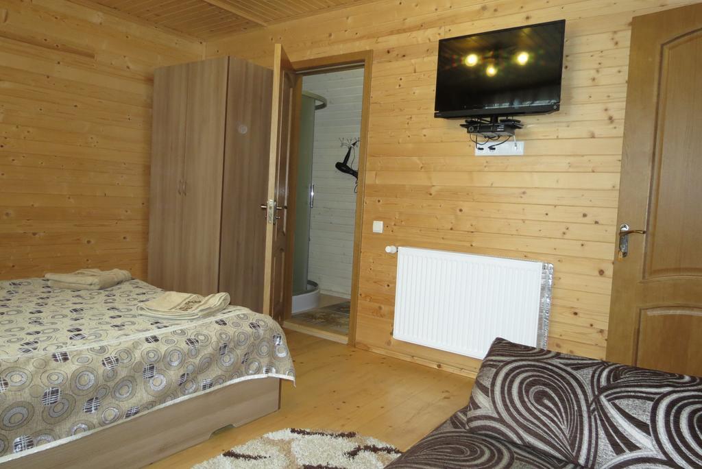 טטאריב Bilyy Kamin Guest House מראה חיצוני תמונה