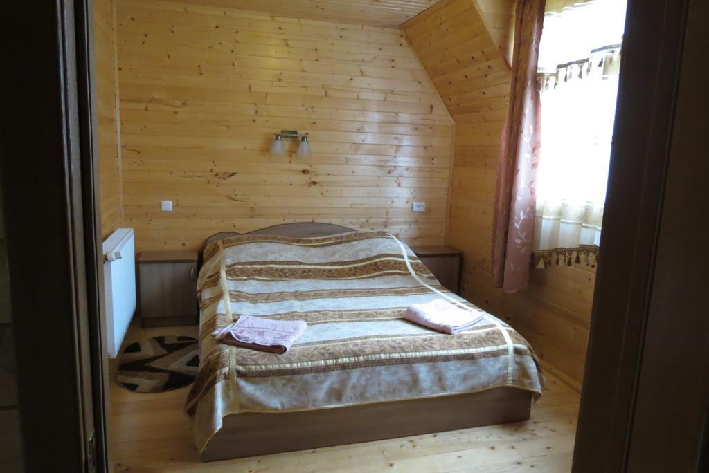 טטאריב Bilyy Kamin Guest House מראה חיצוני תמונה