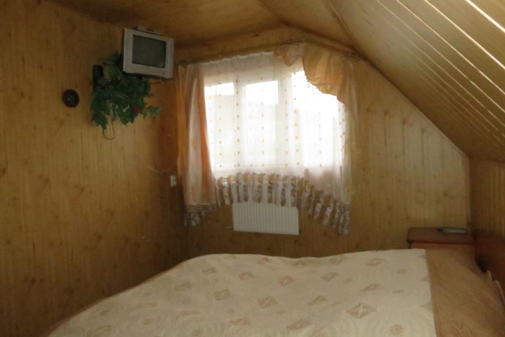 טטאריב Bilyy Kamin Guest House חדר תמונה