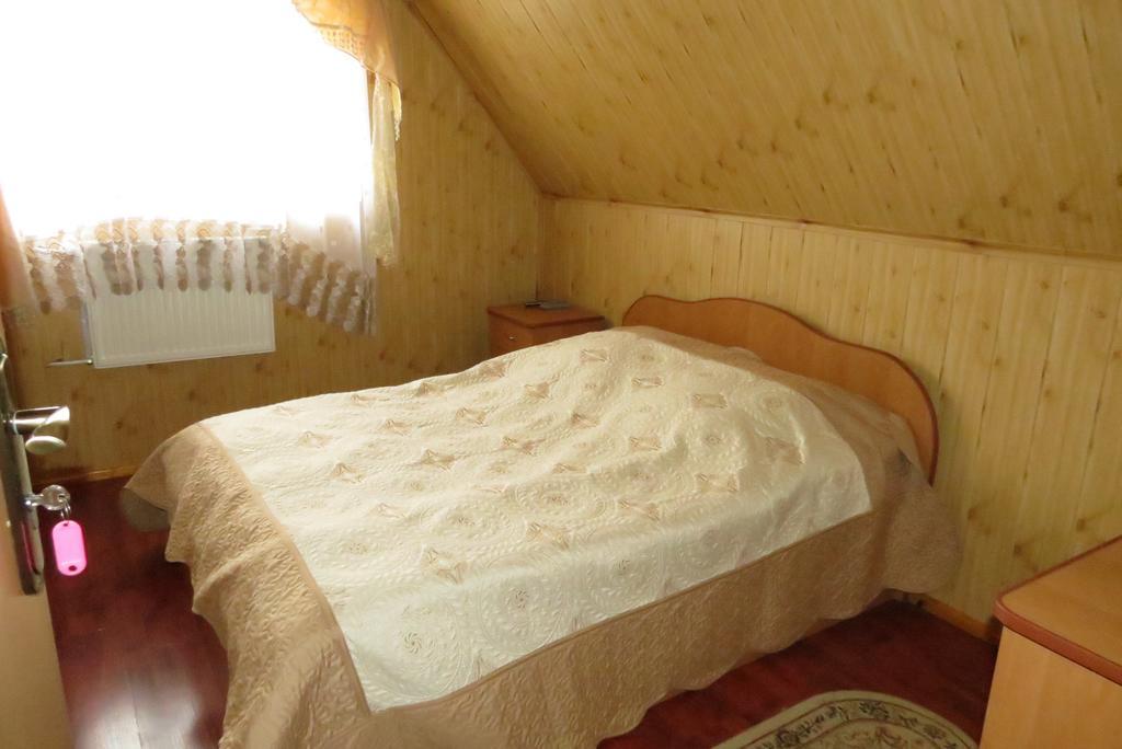 טטאריב Bilyy Kamin Guest House חדר תמונה