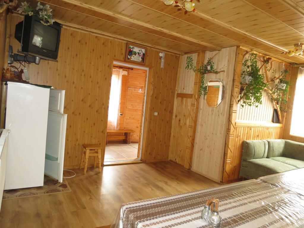 טטאריב Bilyy Kamin Guest House מראה חיצוני תמונה