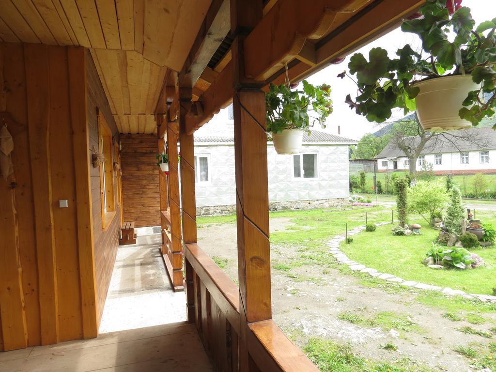 טטאריב Bilyy Kamin Guest House מראה חיצוני תמונה