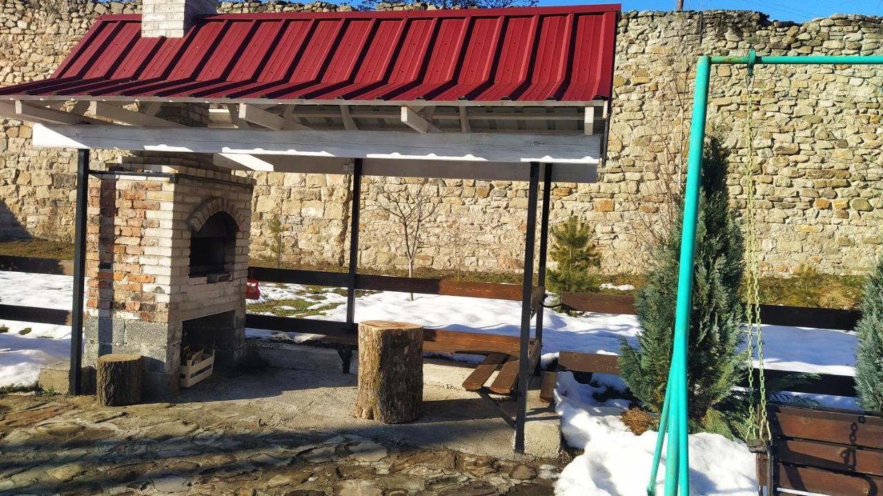 טטאריב Bilyy Kamin Guest House מראה חיצוני תמונה